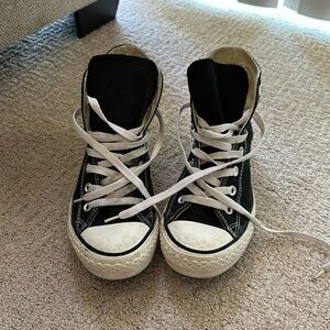 Unisex (Women’s size 8) Converse High Top Sneakers
